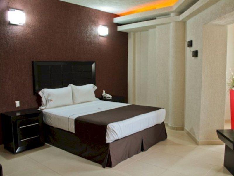 Portonovo Plaza Centro Hotel Guadalajara