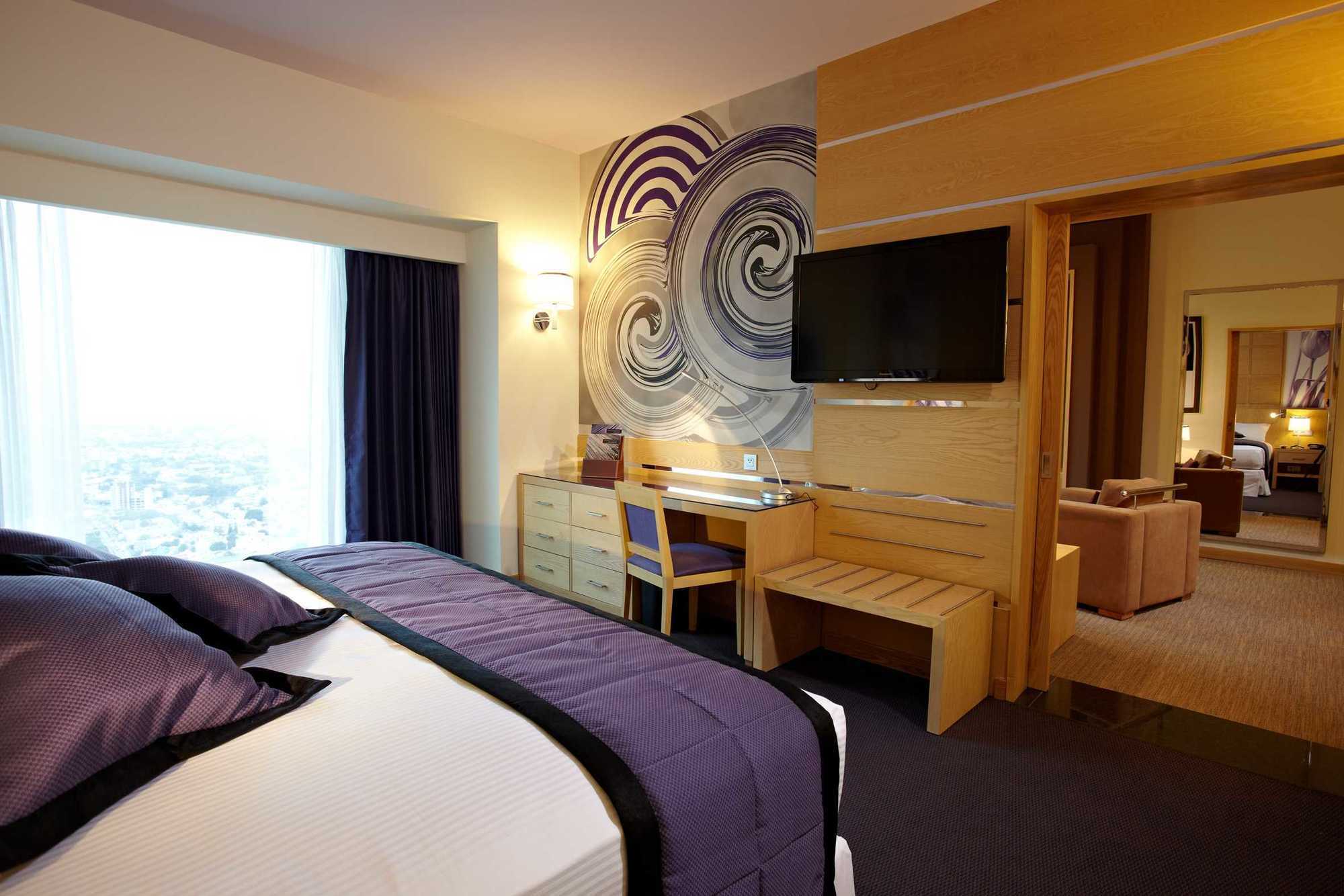 Riu Plaza Hotel