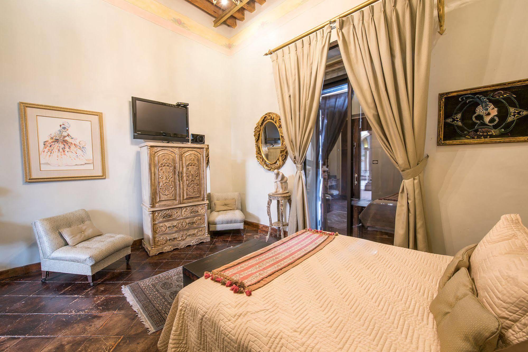Casa Pedro Loza Hotel 4*