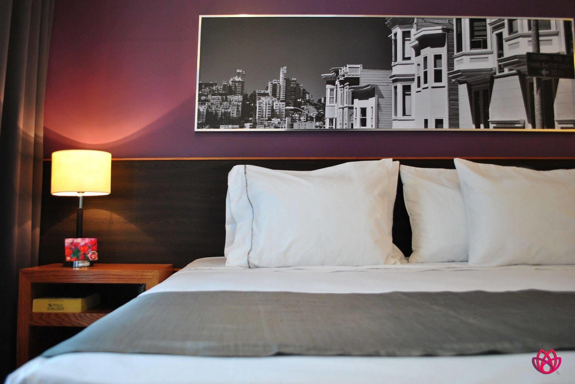 Y Tú Expo Hotel 3*