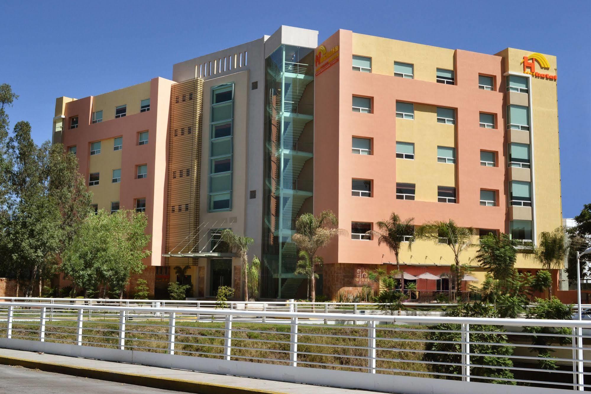 Hostalia Expo & Business Class Hotel 4*
