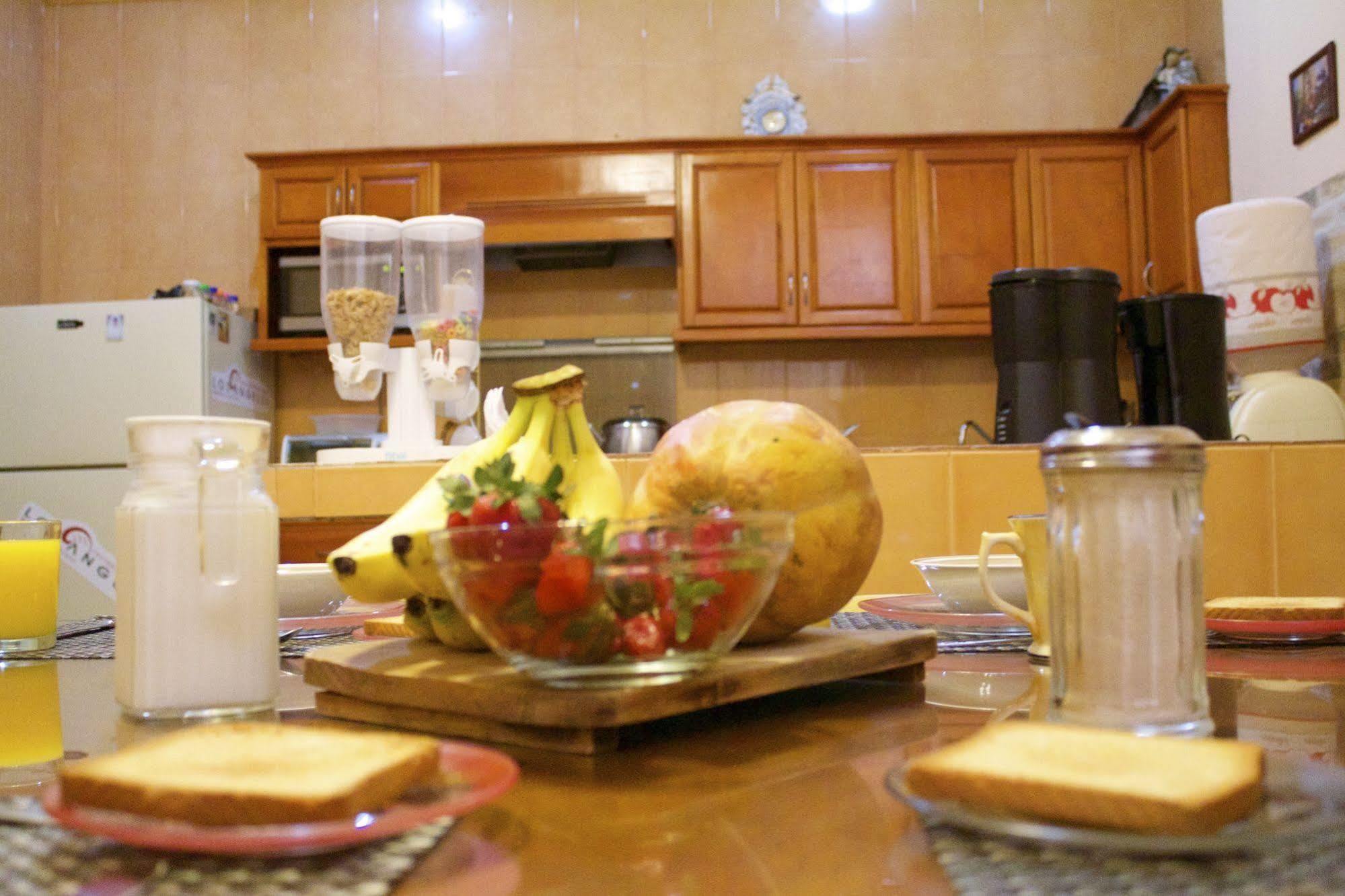 Residencia Los Angeles Bed & Breakfast