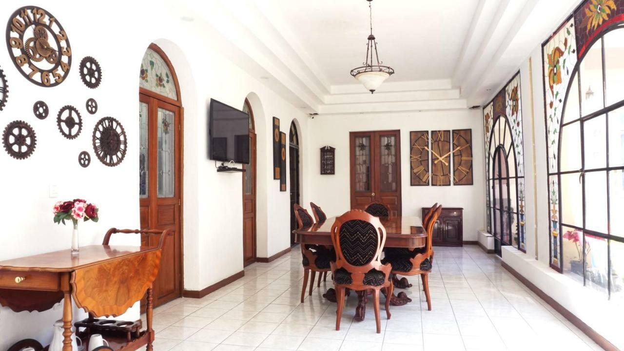 Homestay Casa De Los Vitrales *