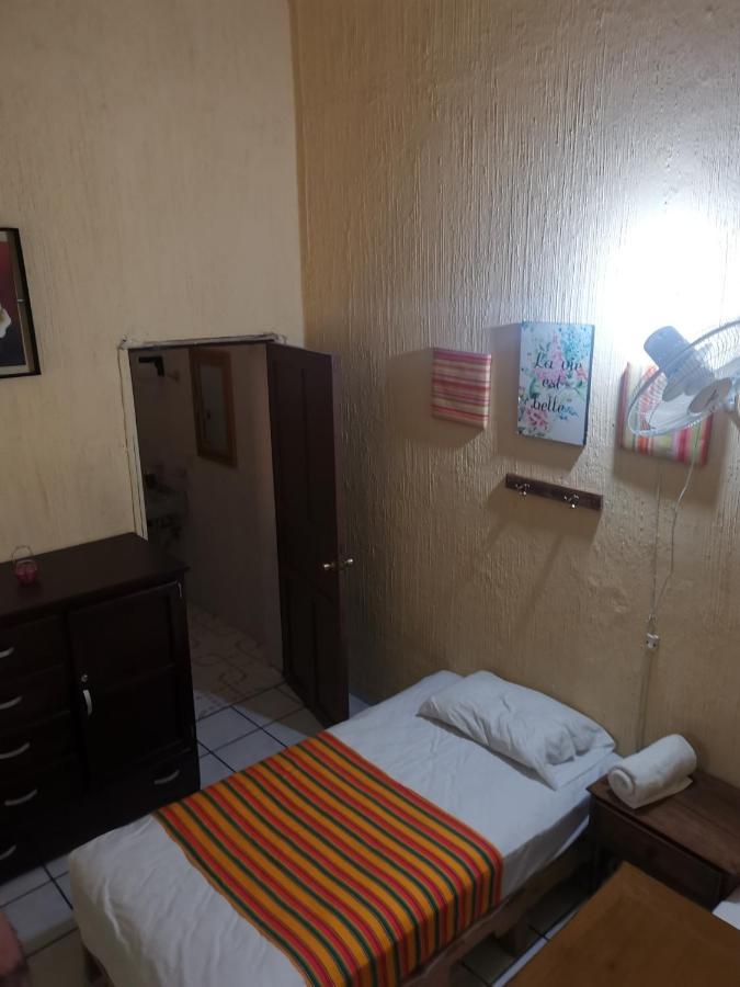 Guest house Hostal Guadalajara *