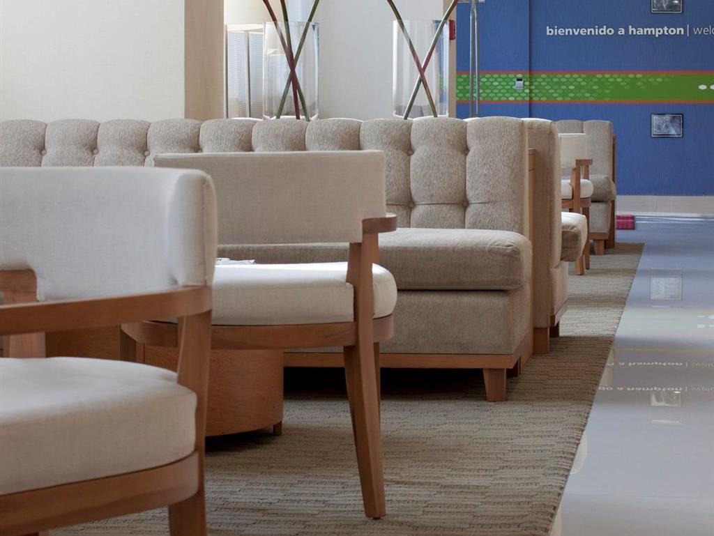 Hampton By Hilton Expo 3*
