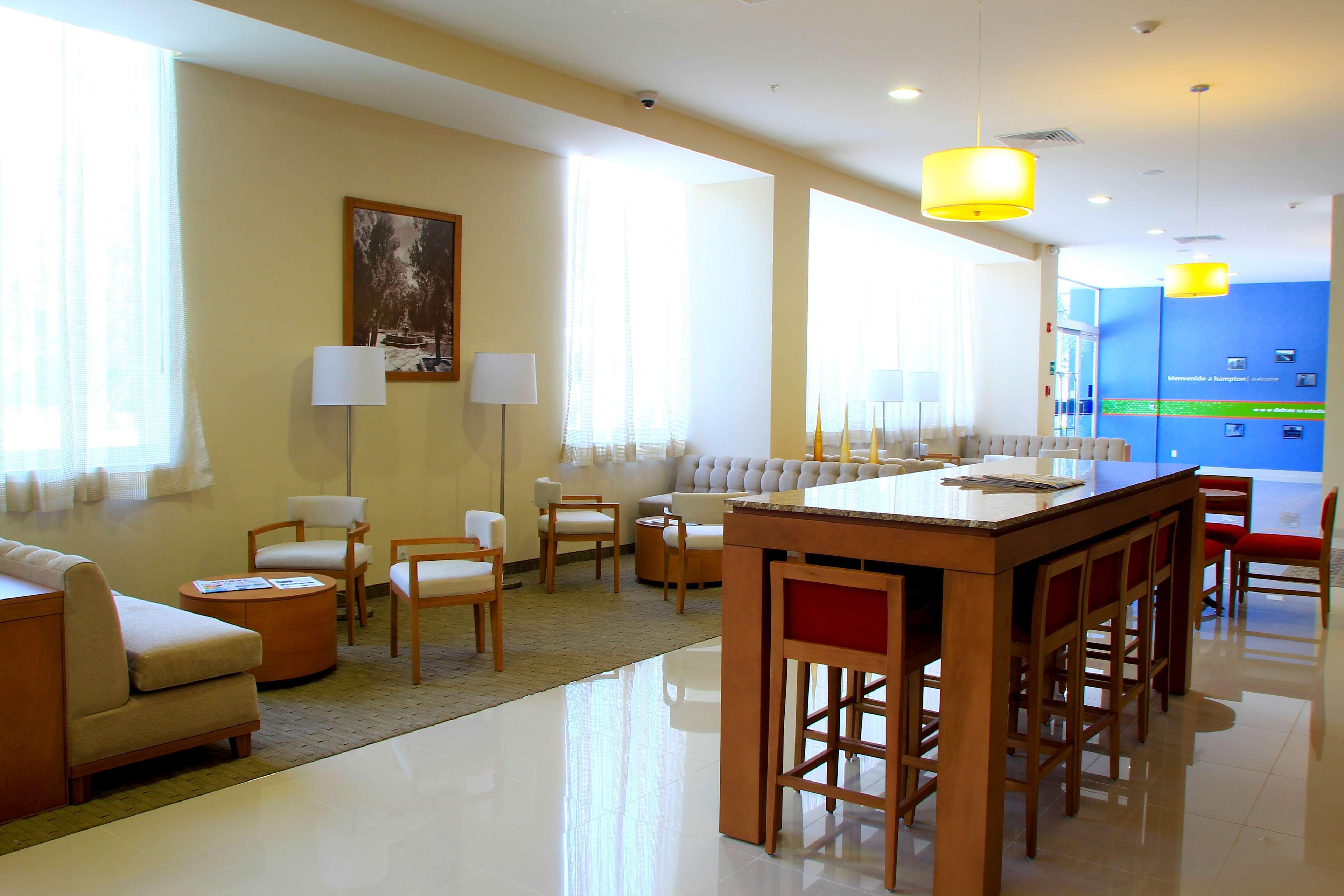 Hampton By Hilton Expo Hotel