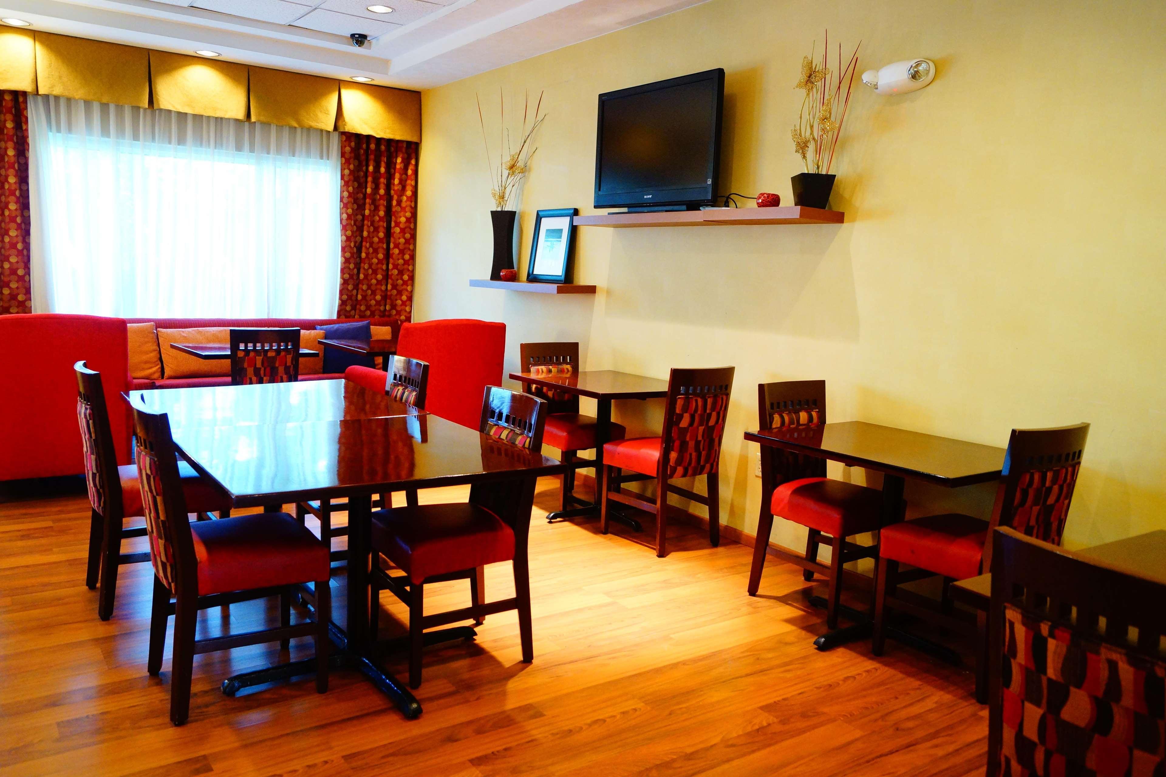 Hampton By Hilton Guadalajara-aeropuerto 3*