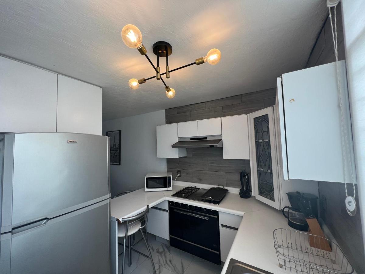 Comfortable With Parking, Location Apartment *