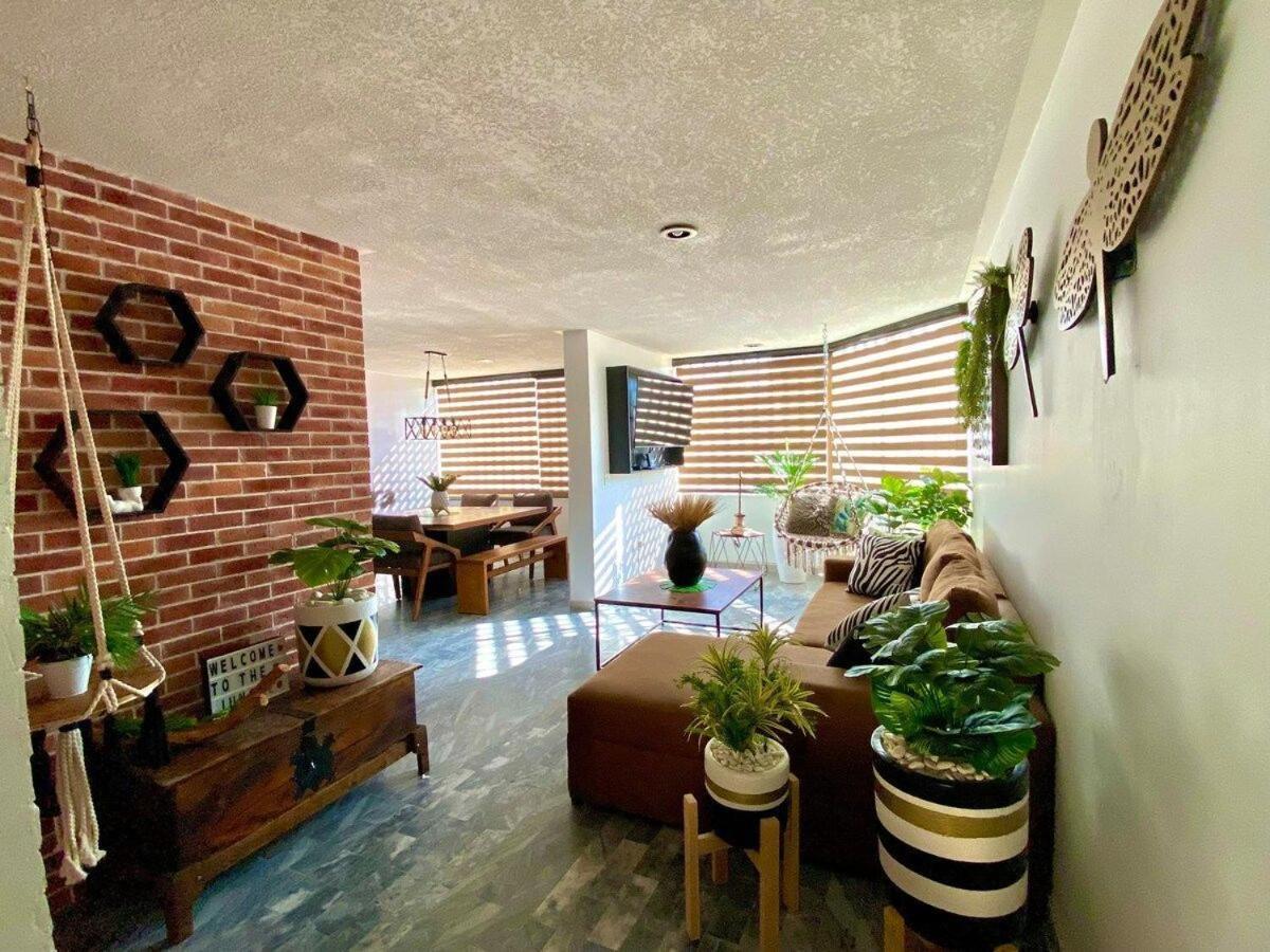 Planta Baja Enorme, Jardin, Parking, Hasta 11 Pax Apartment *