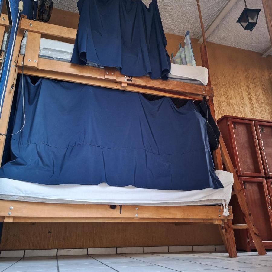 Guest house Hostal Guadalajara *