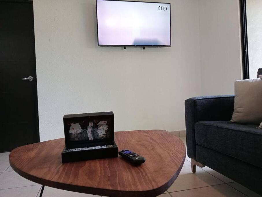 Tranquilo Y Moderno Dpto En Buena Zona De Gdl Apartment