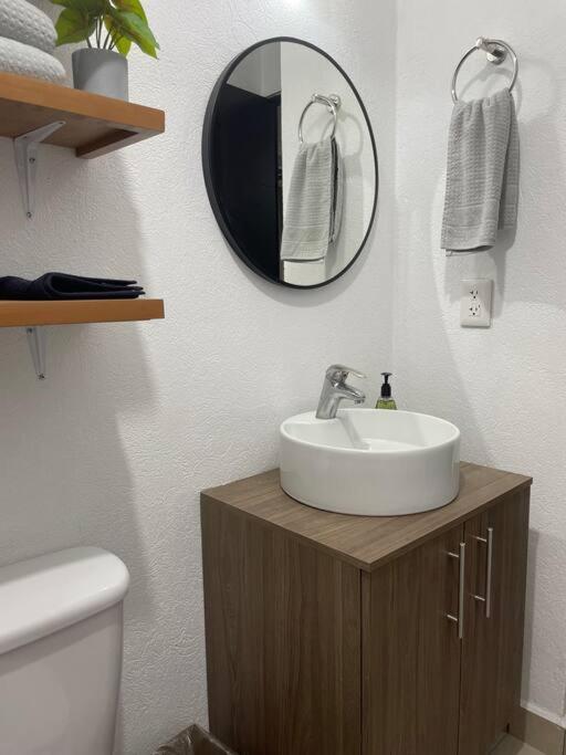 Tranquilo Y Moderno Dpto En Buena Zona De Gdl Apartment