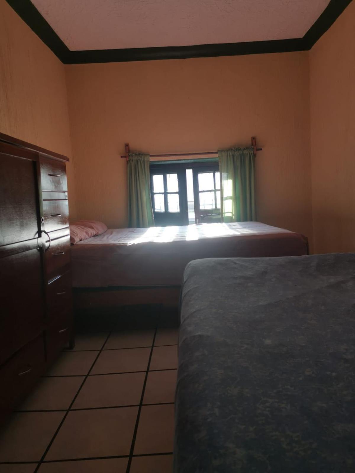 Guest house Hostal Guadalajara