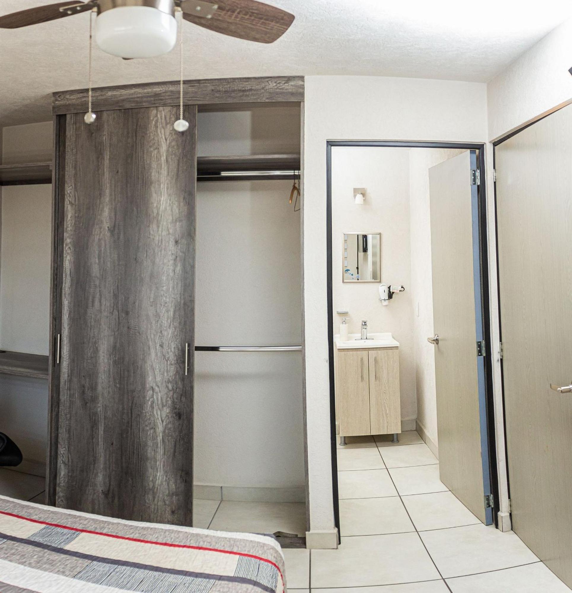 Apartment Centrico Cerca De Imss H Civil Y Cucs