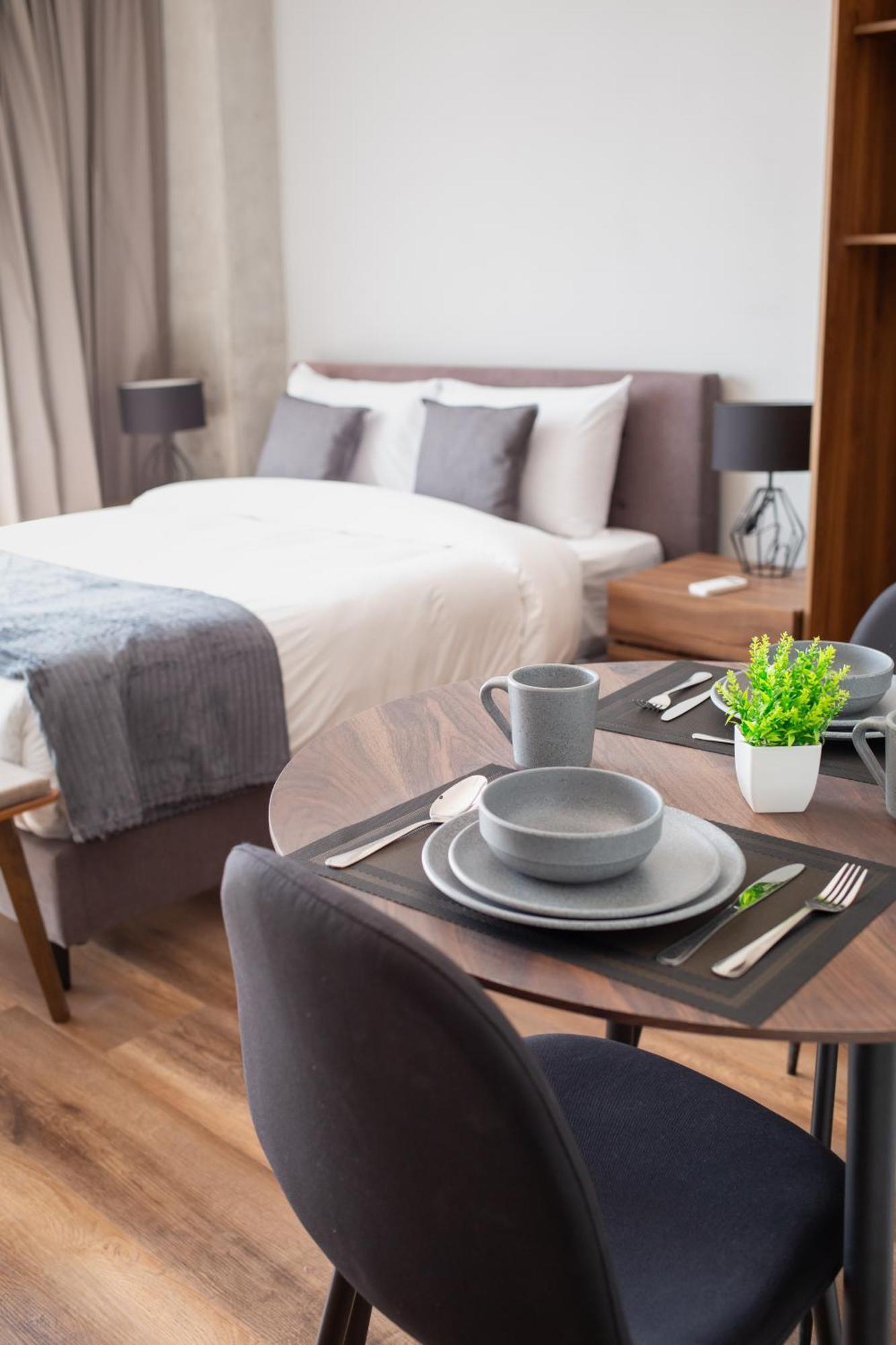 Del Carmen Aparthotel *