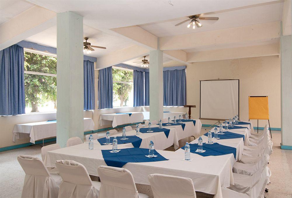 Central Hotel 3*