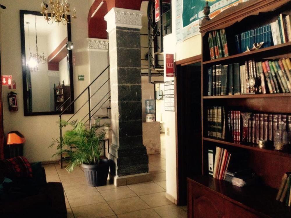 Hostel Lit *