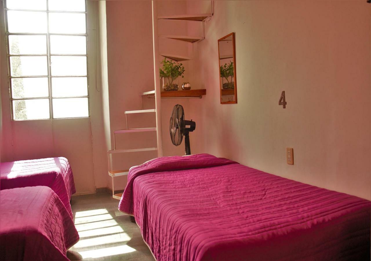Lit Hostel