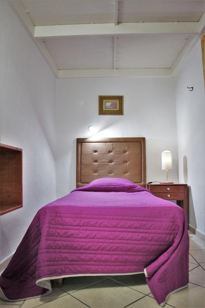 Lit Hostel