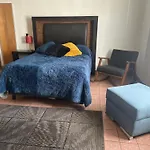 A Una cuadra de La Minerva