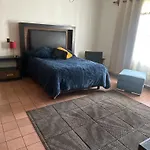 A Una cuadra de La Minerva