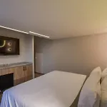 Expo Satelite 2750 Hotel & Suites