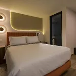 Expo Satelite 2750 Hotel & Suites