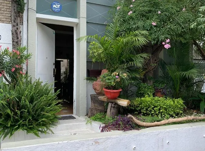 A Una cuadra de La Minerva