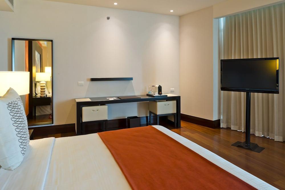 Nh Collection Providencia Hotel 5*