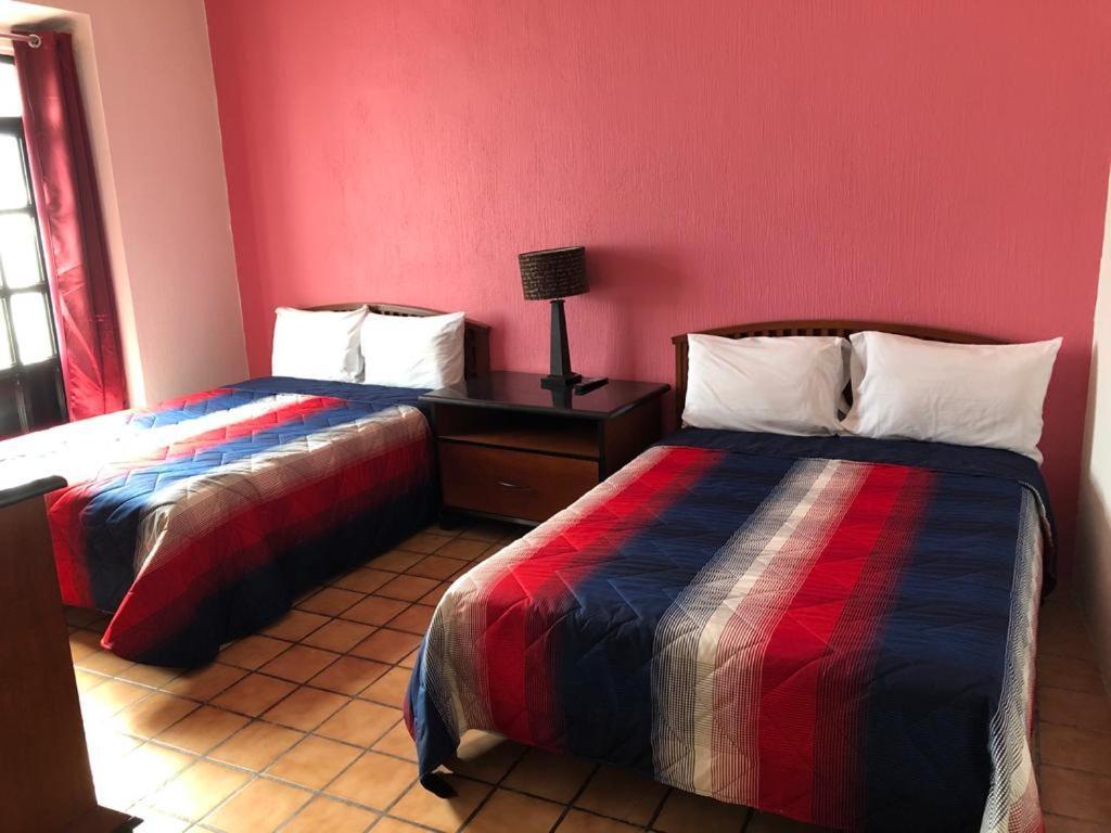 Hostal De Los Reyes *