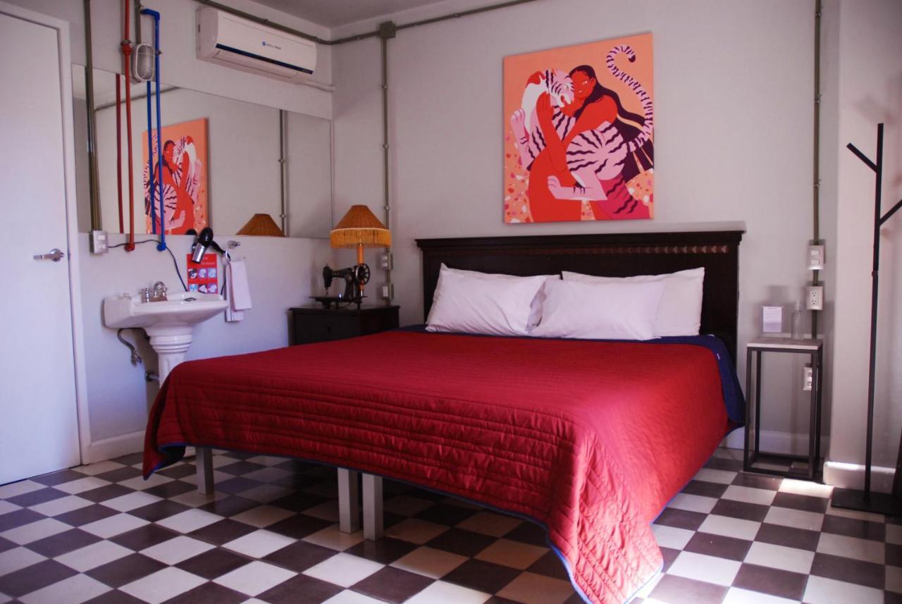 Vl Boutique Consulado Chapu 3*
