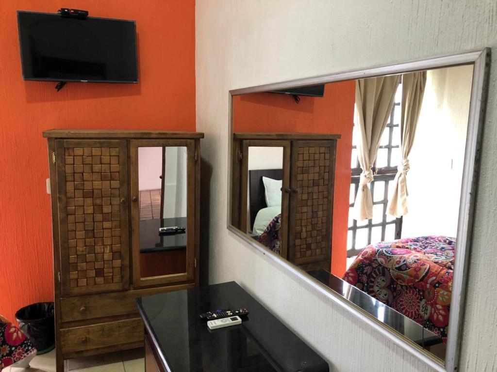 Hostal De Los Reyes Guest house