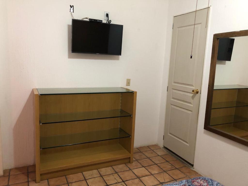 Guest house Hostal De Los Reyes *