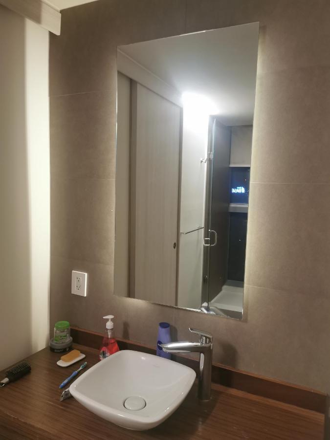 Apartment Lobby 33 *