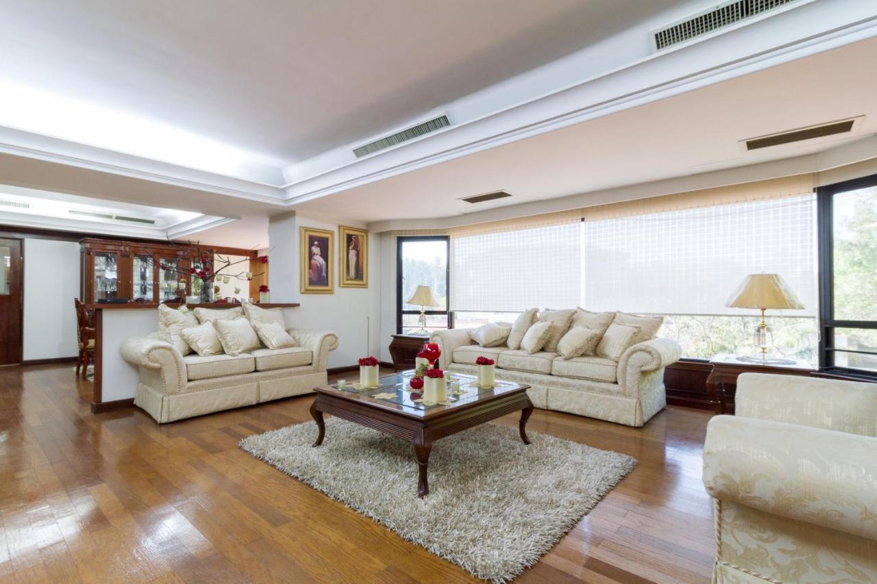 Penthouse Colomos Apartment