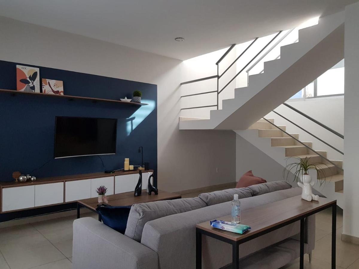 Casa Azul Turquesa Excelente Ubicacion Facturamos