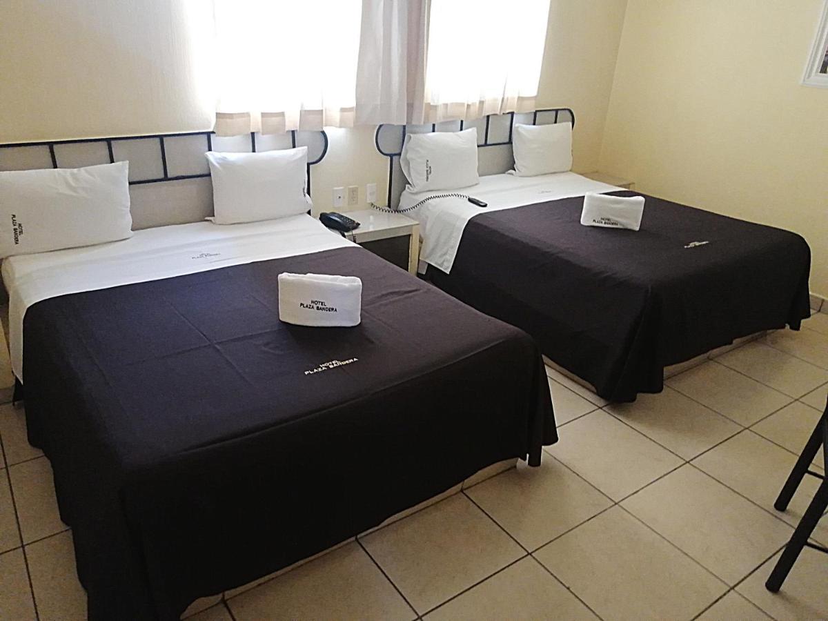 Plaza Bandera Revolucion Hotel Guadalajara