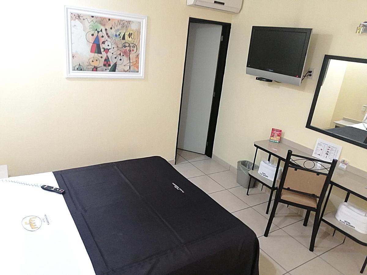 Plaza Bandera Revolucion Hotel