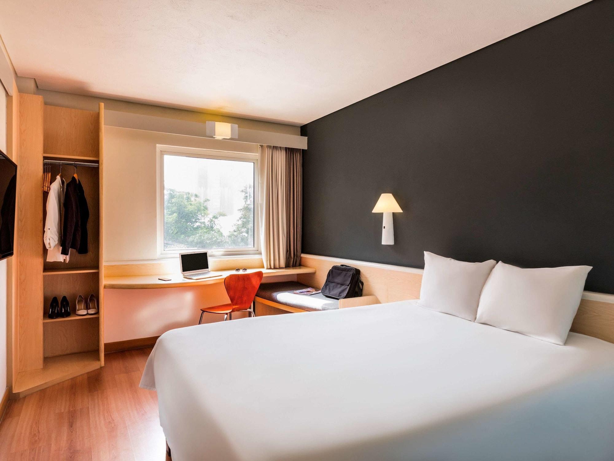 Ibis Expo Hotel 3*