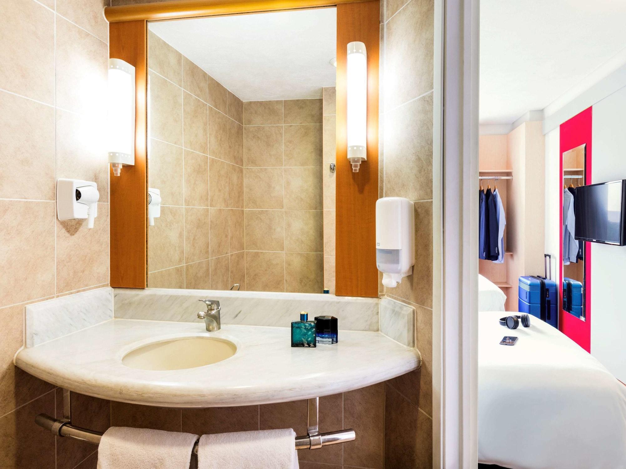 Hotel Ibis Expo 3*