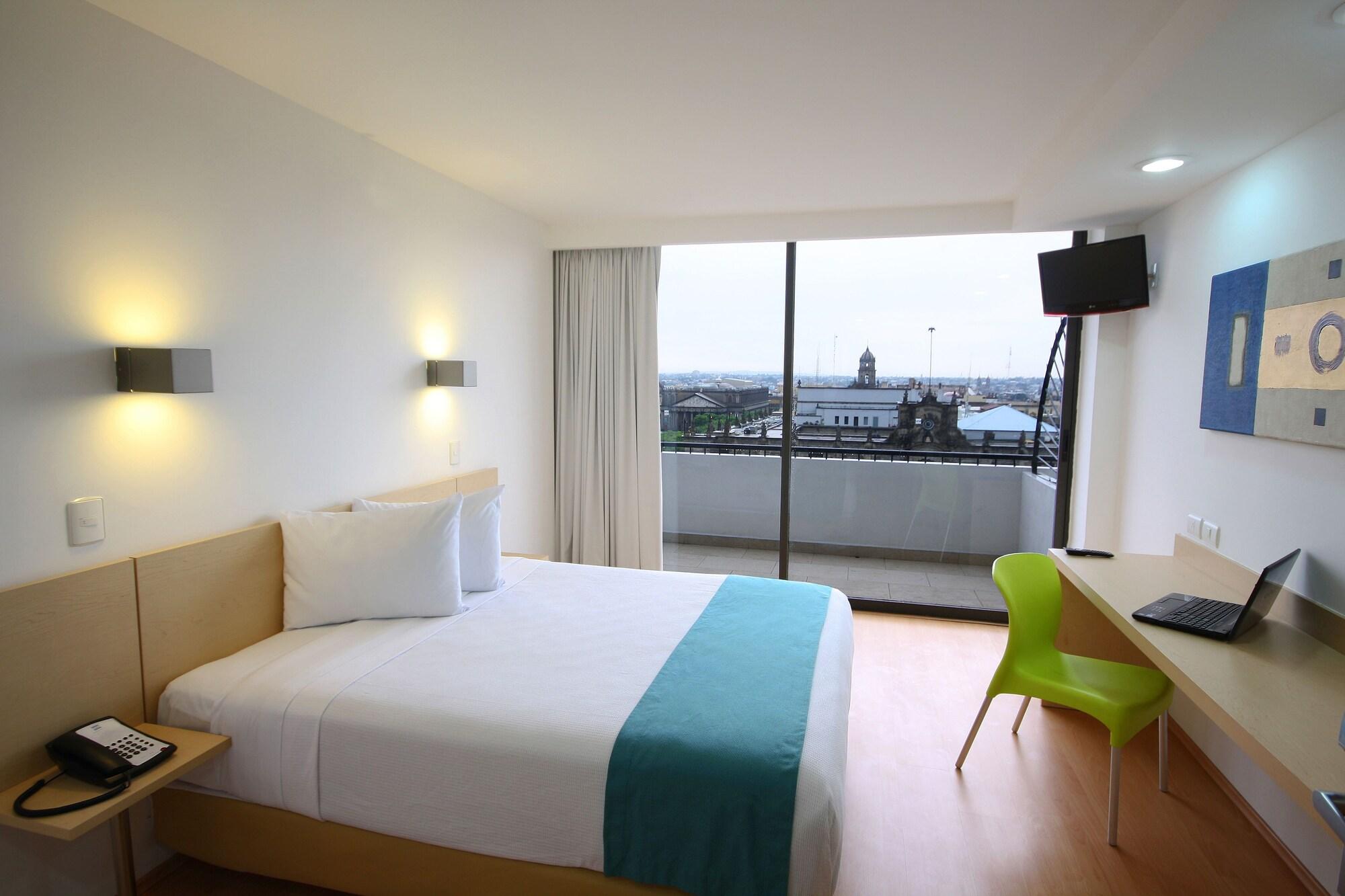 One Centro Historico 3*