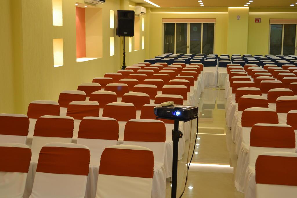 Hostalia Expo & Business Class Hotel 4*