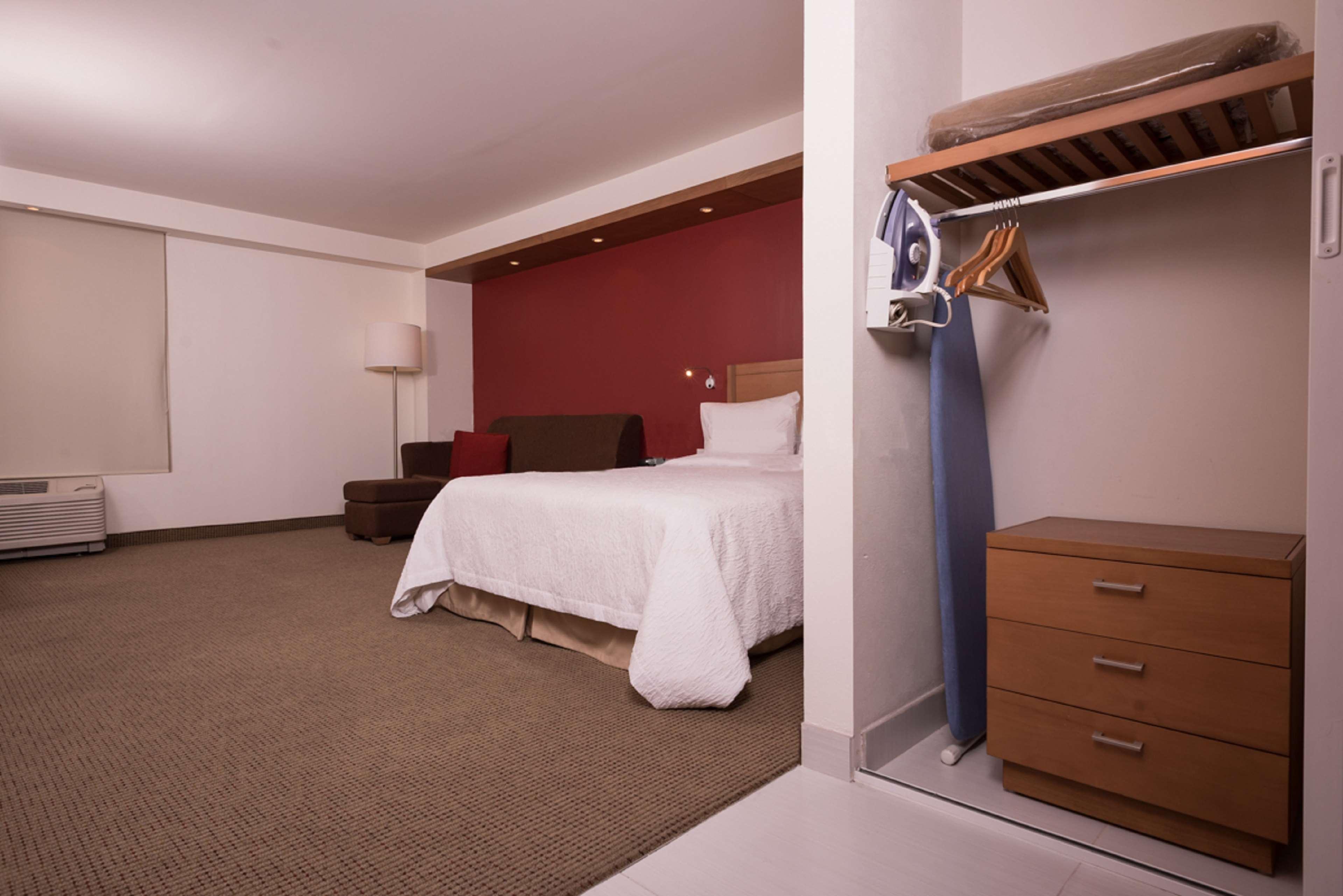 Hotel Hampton By Hilton Expo 3*