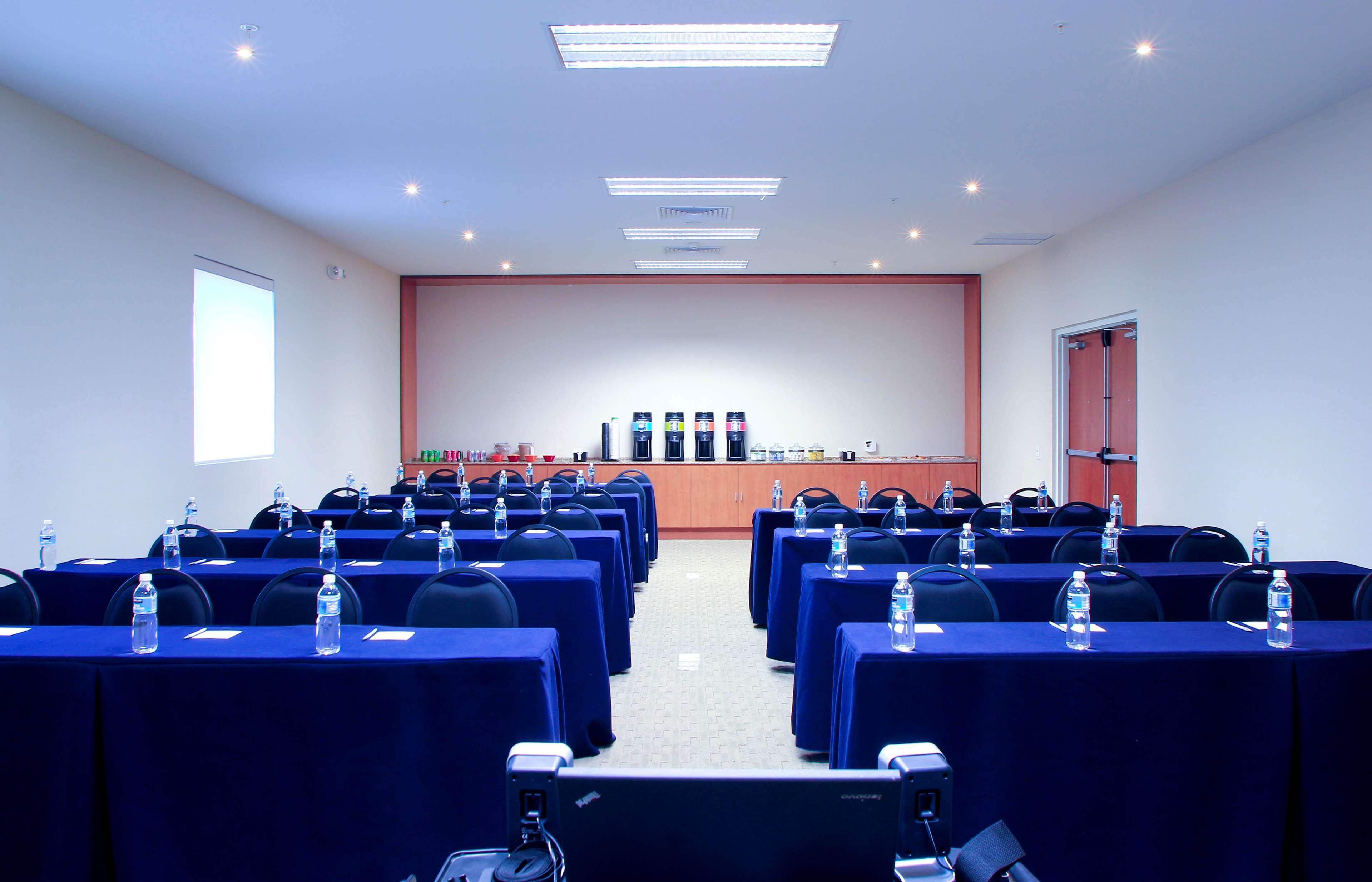 Hampton By Hilton Expo Hotel