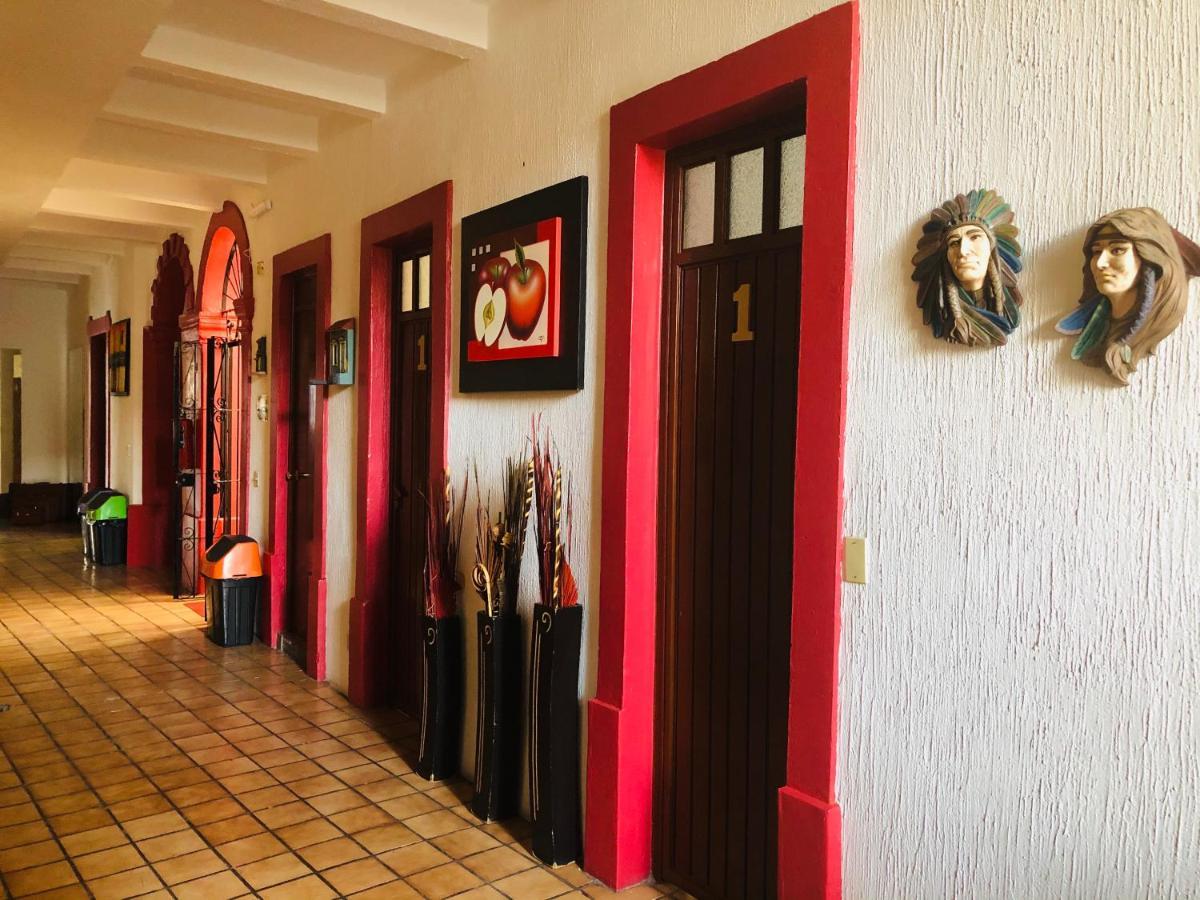 Guest house Hostal De Los Reyes *