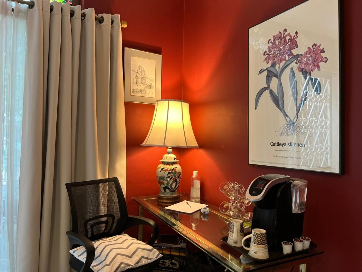 Dickinson Guest House, Guadalajara Expo Guest house 3*