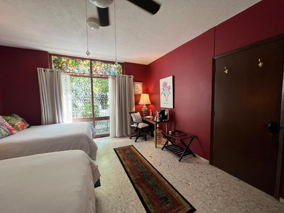 Dickinson Guest House, Guadalajara Expo Guest house