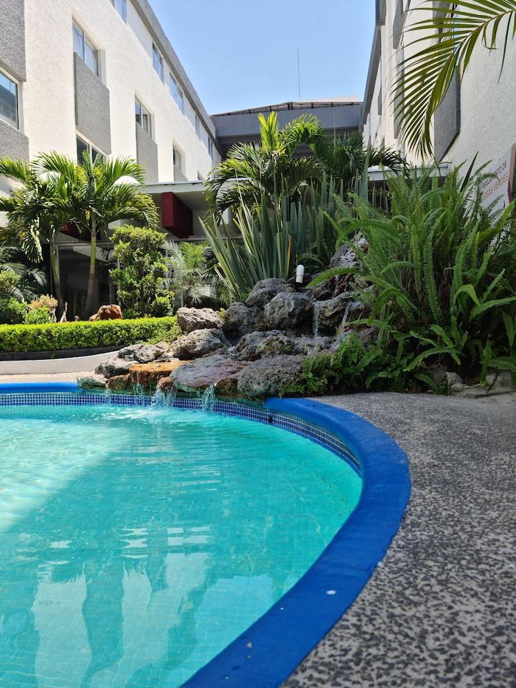 Hotel Pergolas Guadalajara