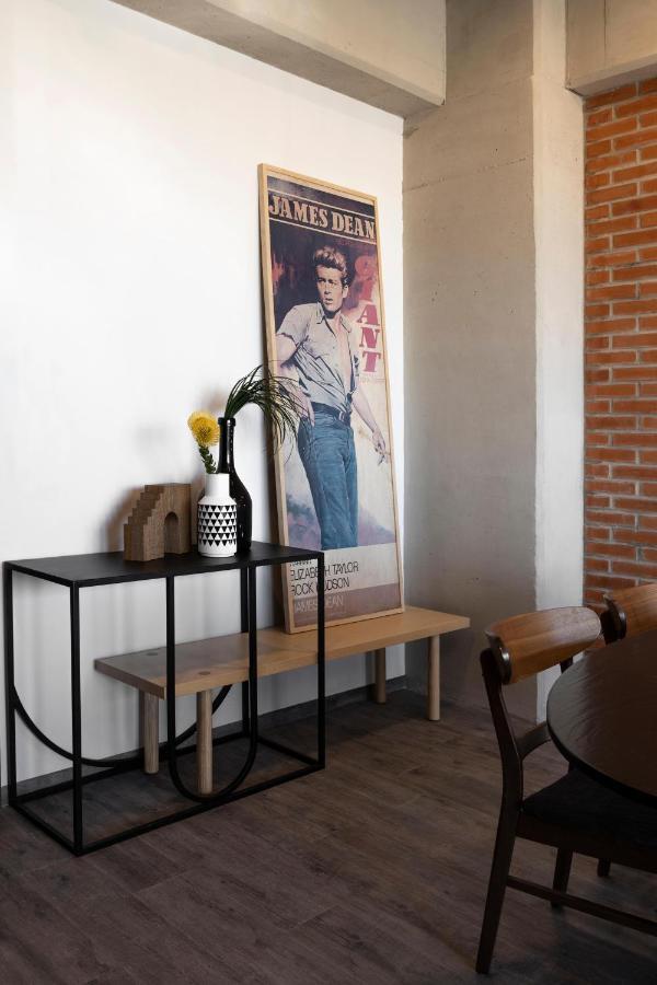Hotel Loft In The Heart Of Americana, Have An Artsy