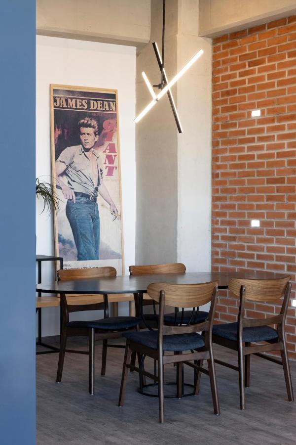 Loft In The Heart Of Americana, Have An Artsy Hotel *